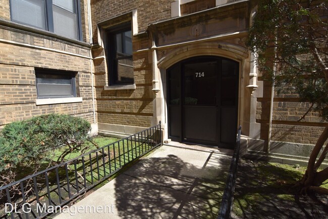 Building Photo - 712-720 W Grace St