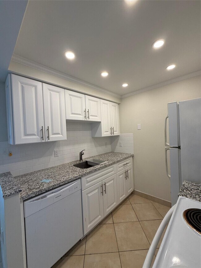 Building Photo - 111 Briny Ave