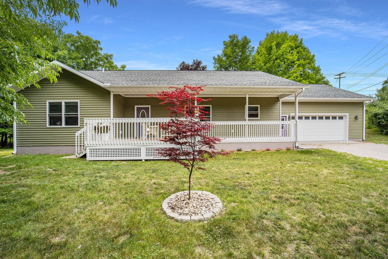 426 Beech St, Frankfort, MI 49635 House Rental in Frankfort, MI