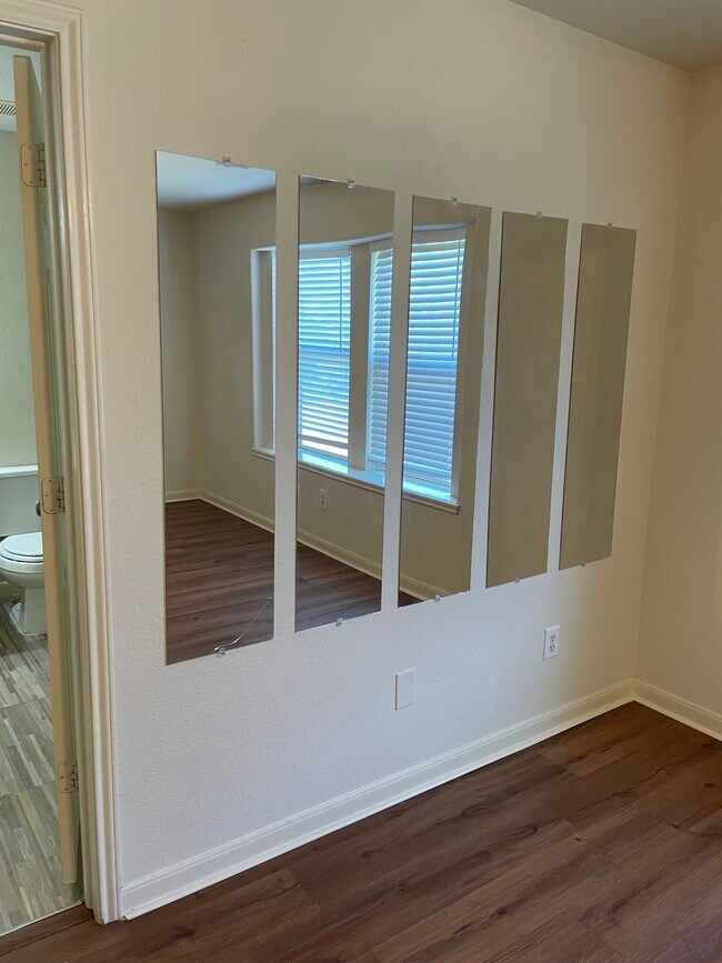 Foto del edificio - 8031 Barnes Ridge Ln