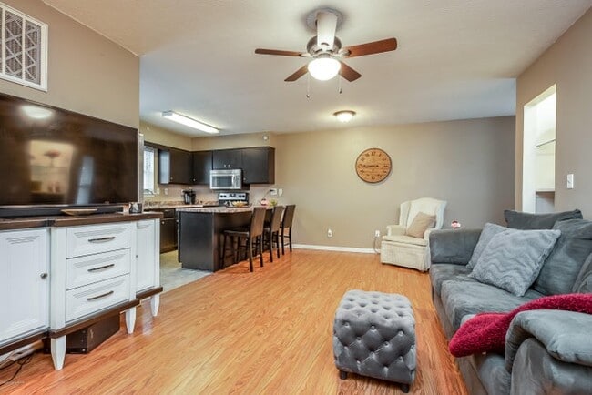 Photo - 340 Hillcrest Dr House