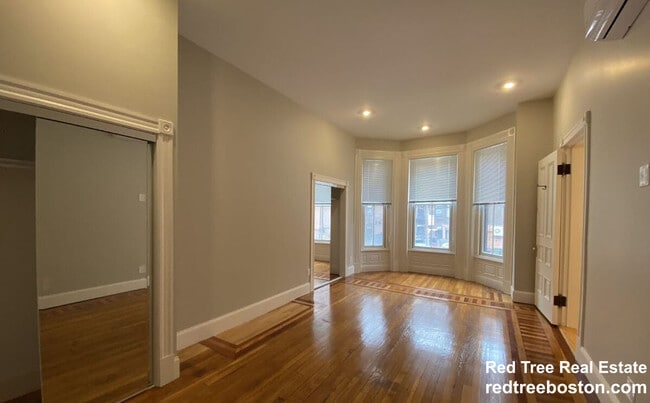 Building Photo - 287 Newbury St
