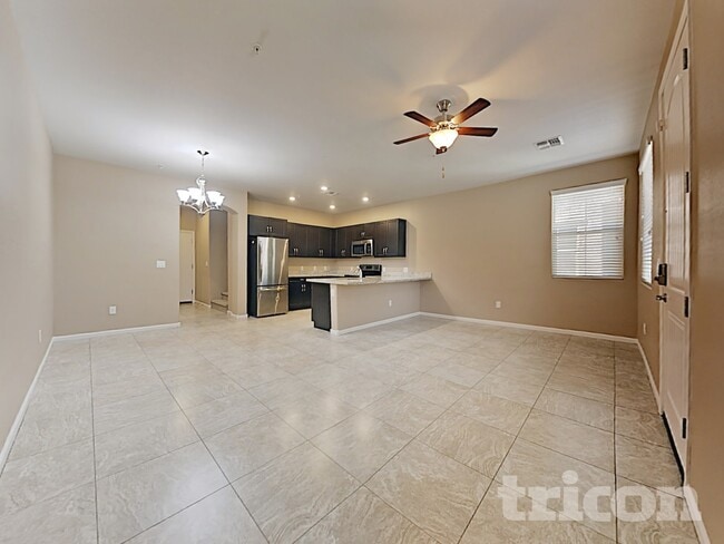 Building Photo - 12532 W Hummingbird Terrace