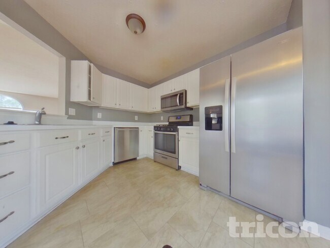 Foto del edificio - 3020 Lake Park Ct