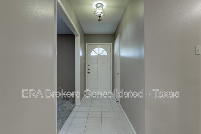 Building Photo - 3214 Leyte St