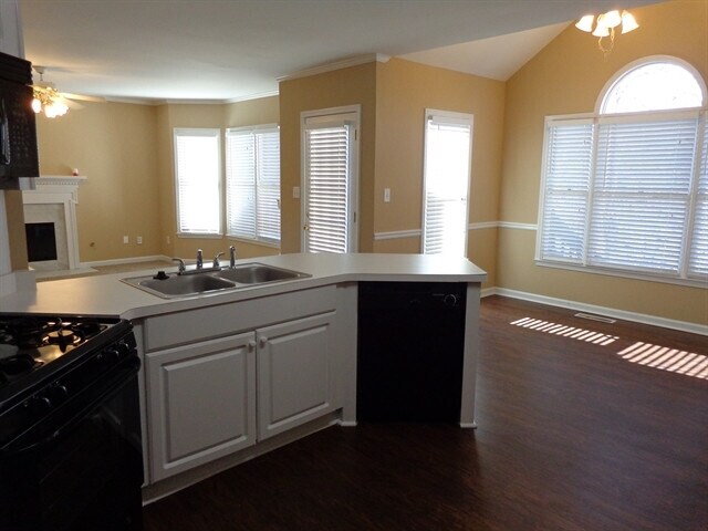 Building Photo - Single Family Homes For Rent