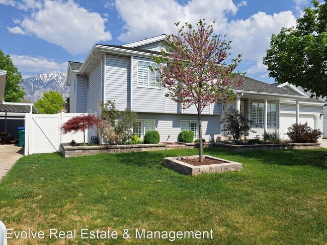 Foto del edificio - 5 br, 3 bath House - 1170 N Main St
