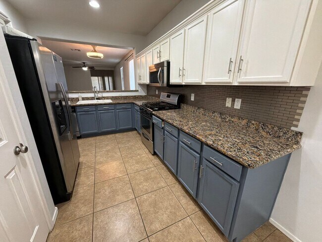Building Photo - 14934 W Georgia Dr