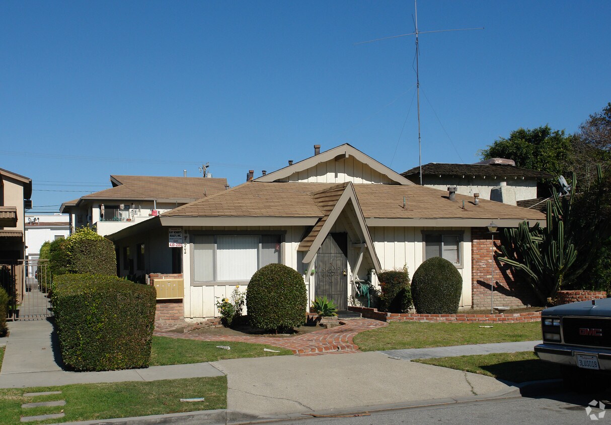 Building Photo - 3771 Green Ave
