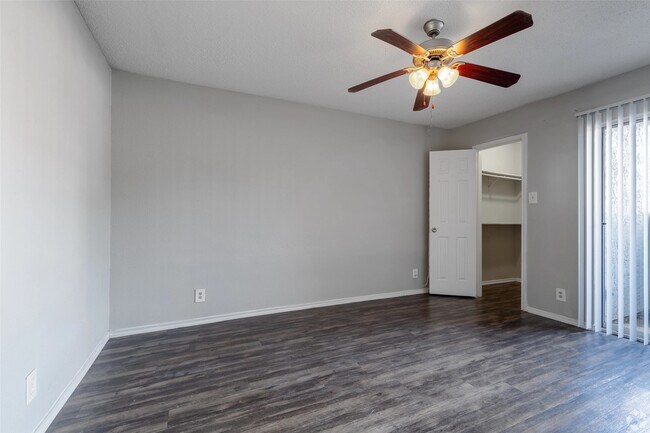 Foto del edificio - 7610 Cameron Rd
