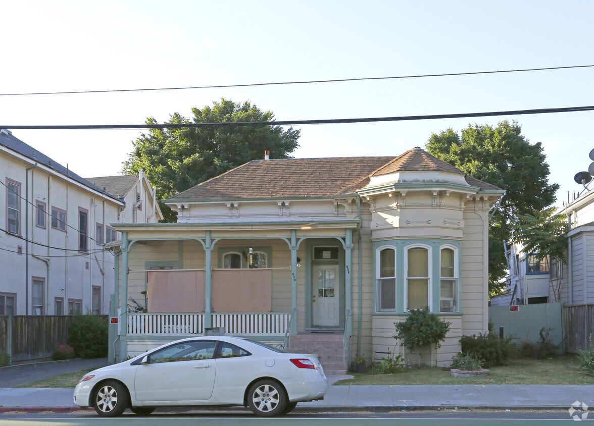 Building Photo - 436 W San Fernando St