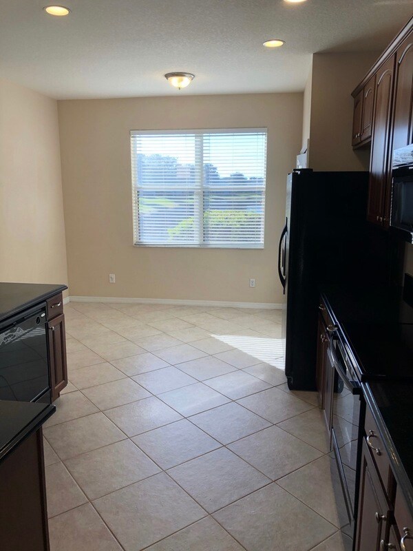 Building Photo - 1561 Travertine Terrace