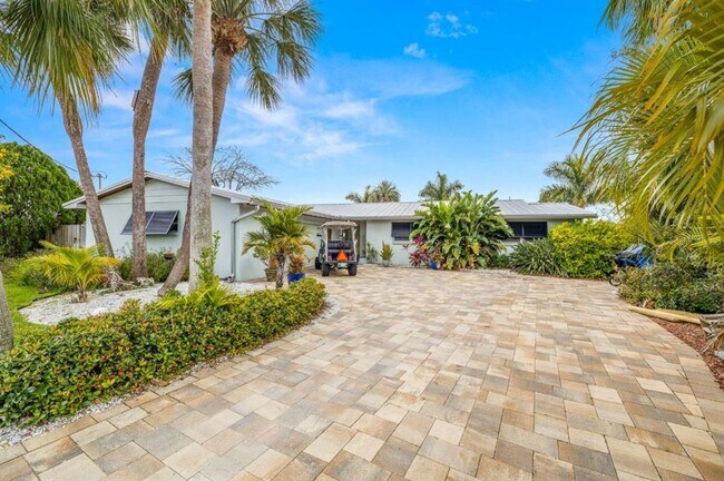 Building Photo - 8728 Bay Crest Ln