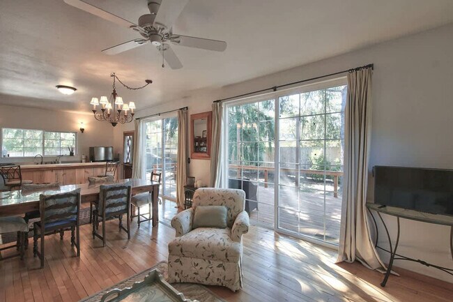 Foto del edificio - 925 SW Fleishauer Ln