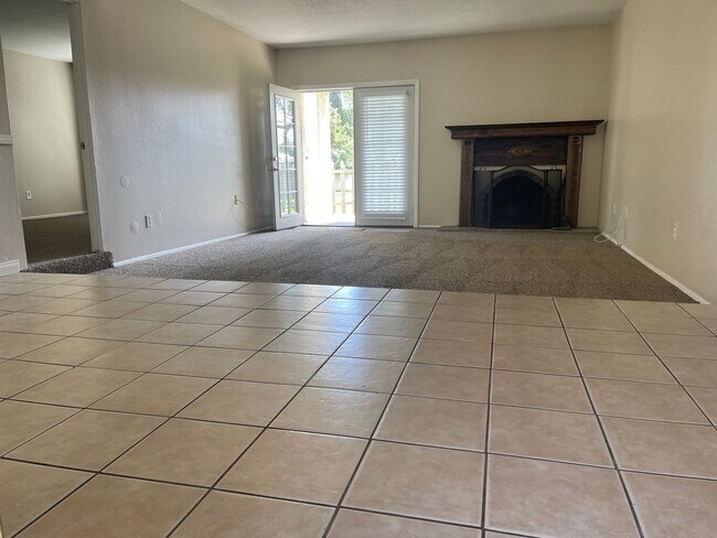 Building Photo - 3 Bedroom, 2 Bath Condo, Located in Calimesa