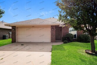 Building Photo - 616 Rosemoor Ct