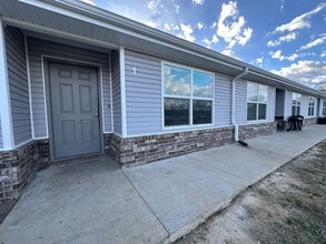 Building Photo - 325 Brook Ct