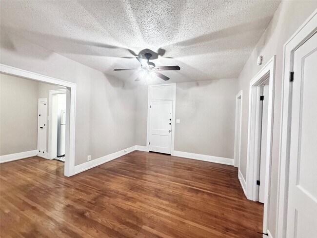 Foto del edificio - 1126 Berthea St