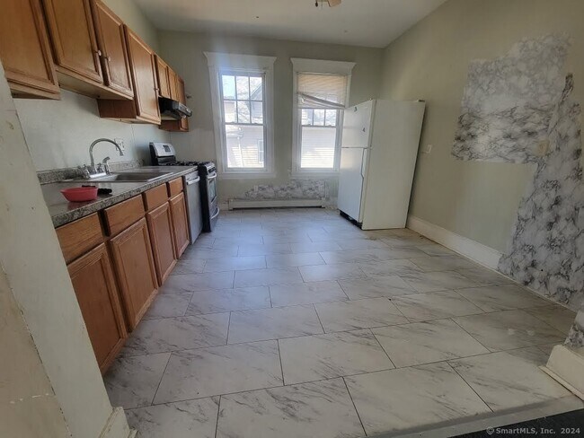 Foto del edificio - 572 Elm St