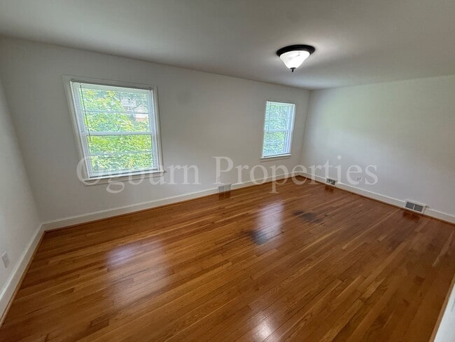 Foto del edificio - 2403 Lyndhurst Ave