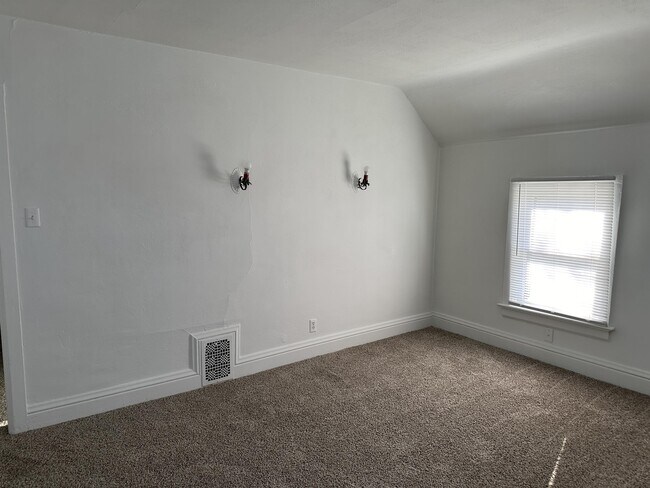 Foto del edificio - 309 1/2 W Pleasant St