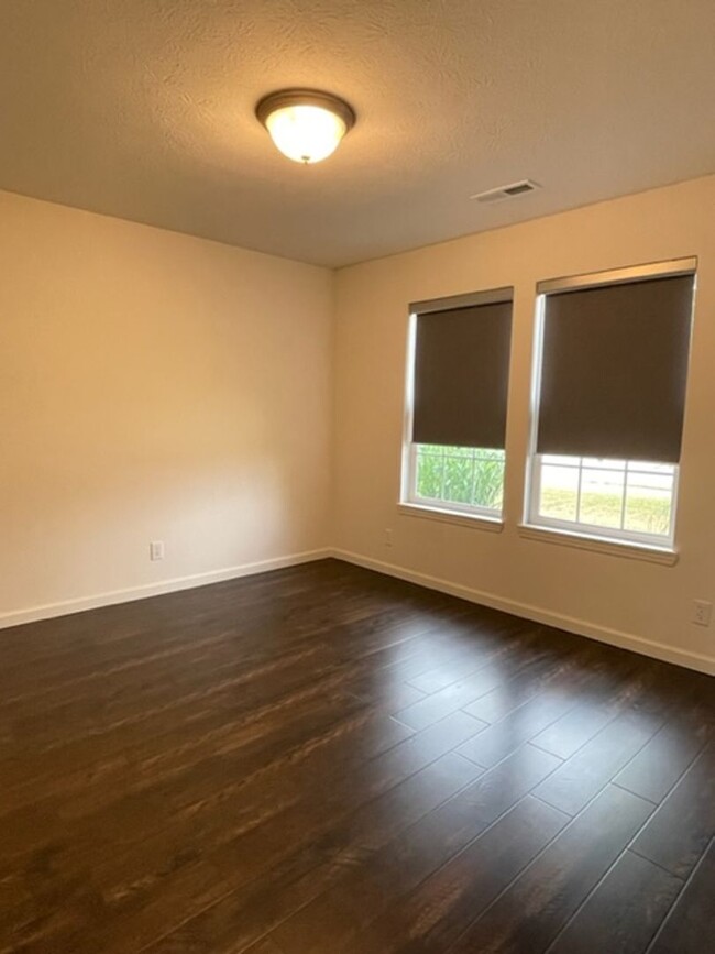 Building Photo - BRITTANY CHASE...3 Bedroom 2 Bath