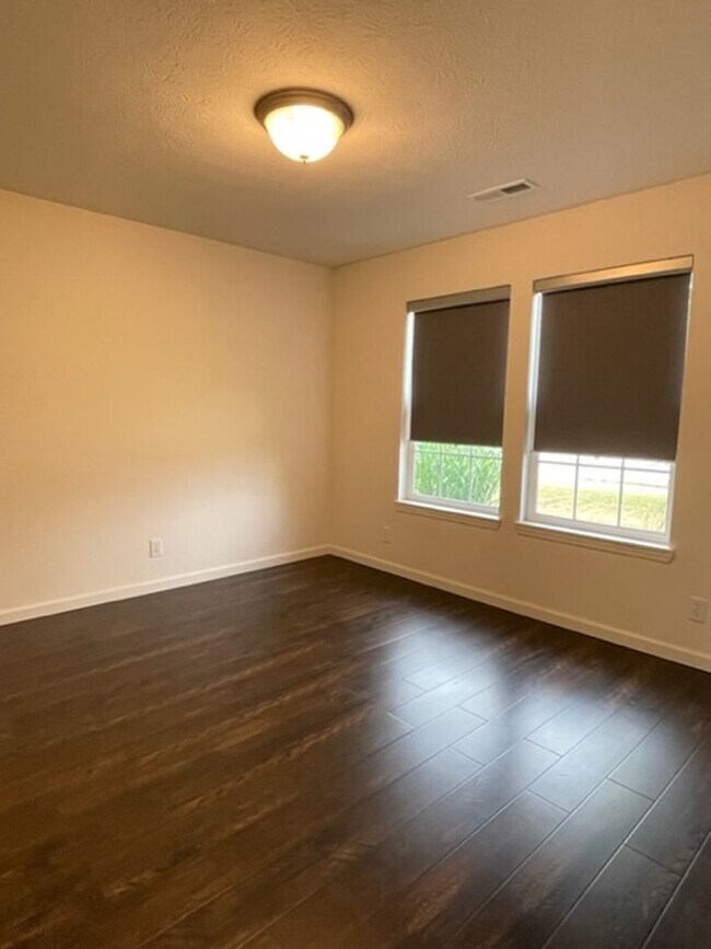 Foto del edificio - BRITTANY CHASE...3 Bedroom 2 Bath