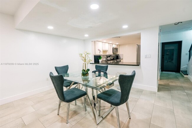 Building Photo - 19230 Bob-O-Link Dr