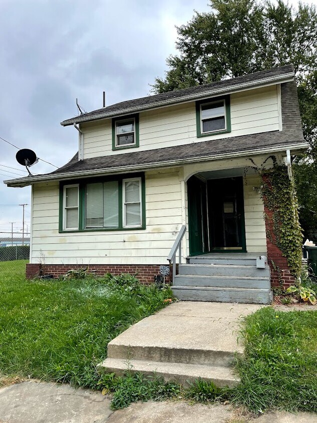 Three bedroom one bathroom home for rent House for Rent in Canton, OH