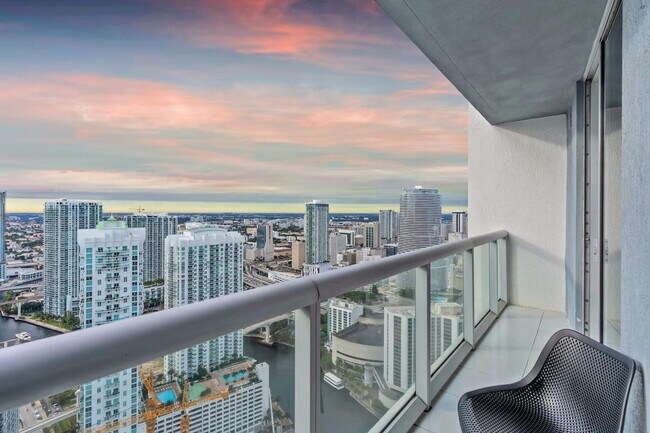 Building Photo - 631 Brickell Ave