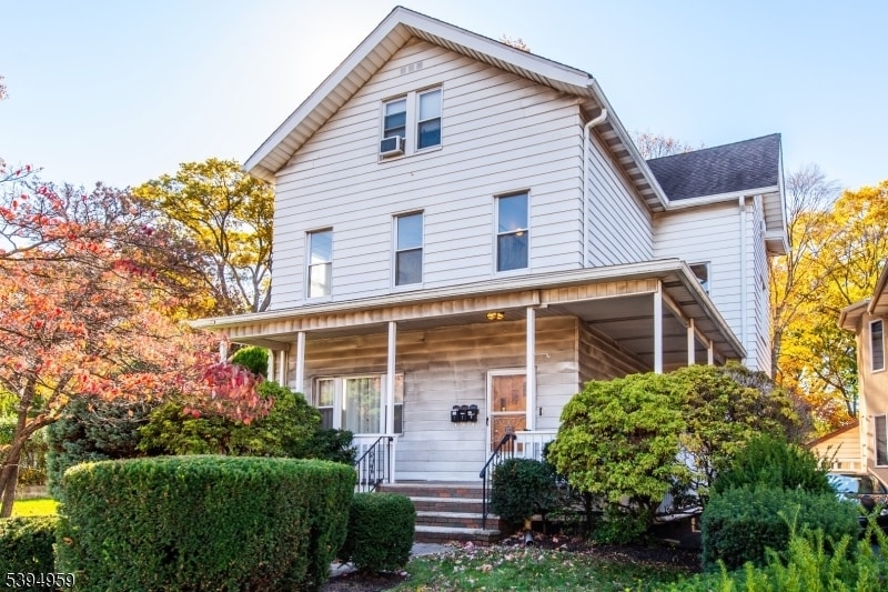 Primary Photo - 182 Belleville Ave