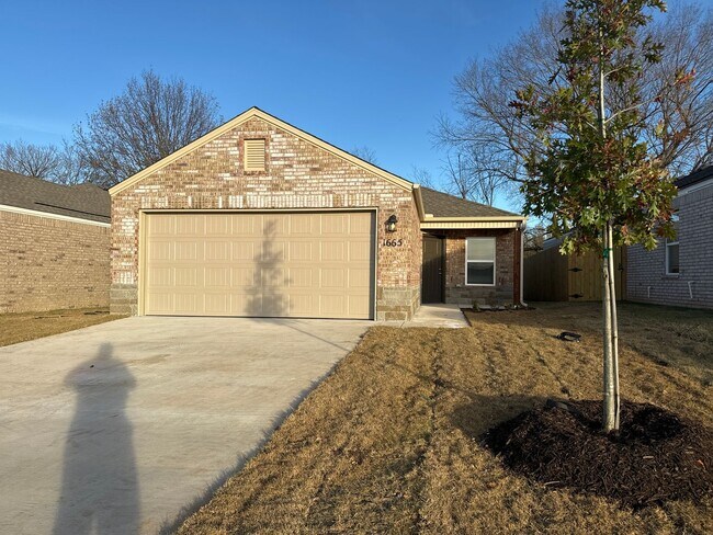 Building Photo - *Pre-leasing* NEWER Three Bedroom | Two Bath Home in Springdale