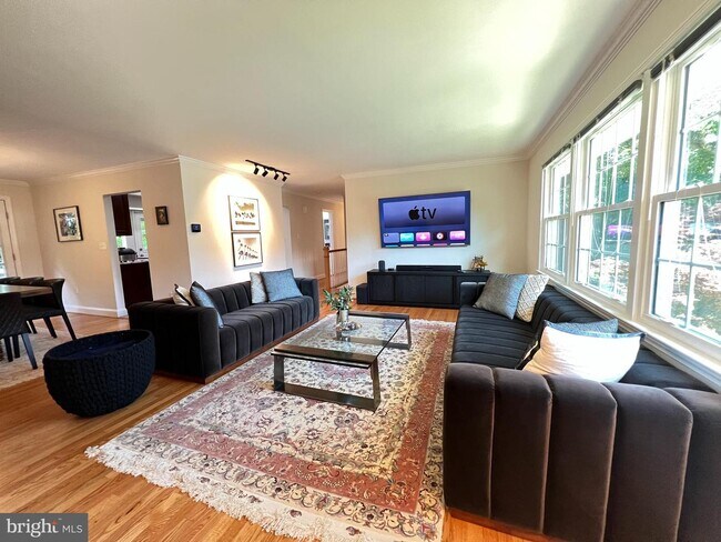 Foto del edificio - 5844 Upton St