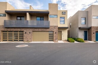 Building Photo - 901 S Smith Rd