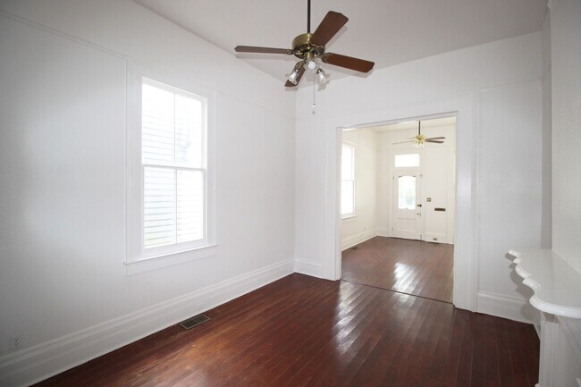 Building Photo - 7630 Saint Charles Ave