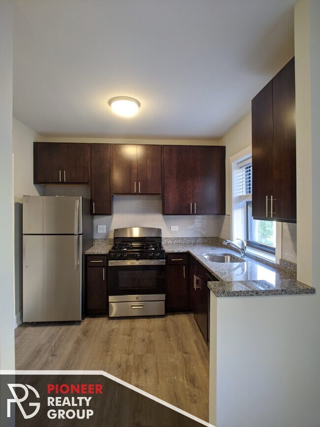 Foto del edificio - 711 W Brompton Ave