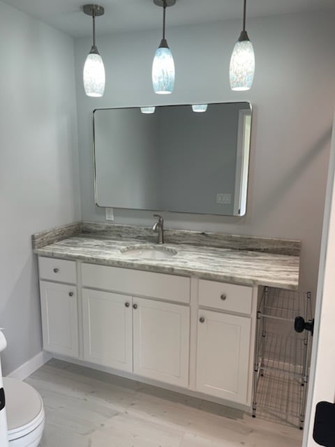 Mastrer bath with granite - 6601 W 141st Ave