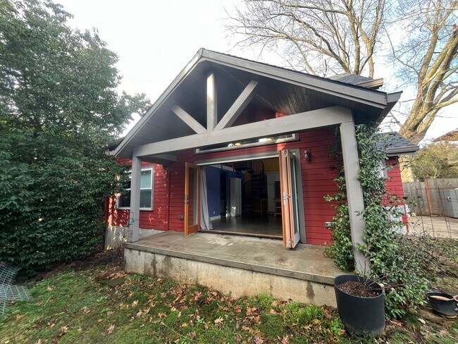 Porch and accordion door - 2329 SE 51st Ave