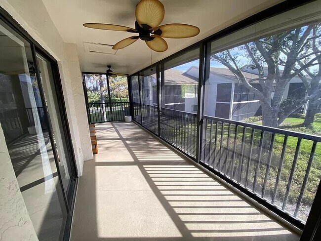 Foto del edificio - 910 Vanderbilt Beach Road, Unit 228E