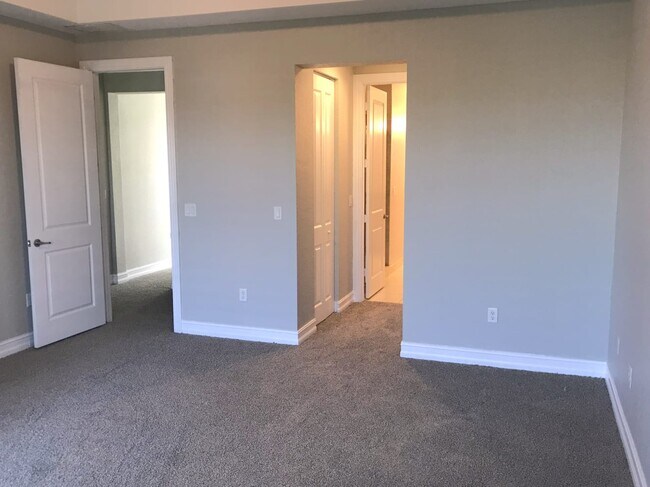 Building Photo - 11730 Sw 13 Ct