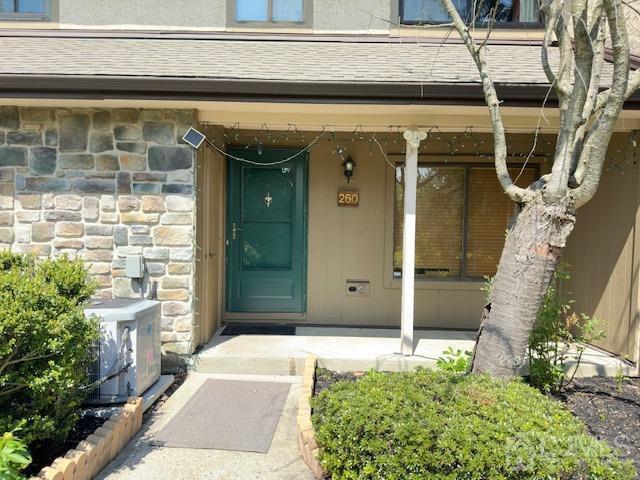 Primary Photo - 260 Hampshire Dr