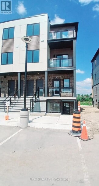 Building Photo - 940-940 St David St N