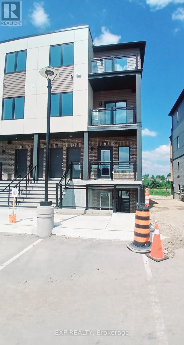 Building Photo - 940-940 St David St N