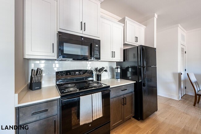 Foto del edificio - 185 Ashford Cir