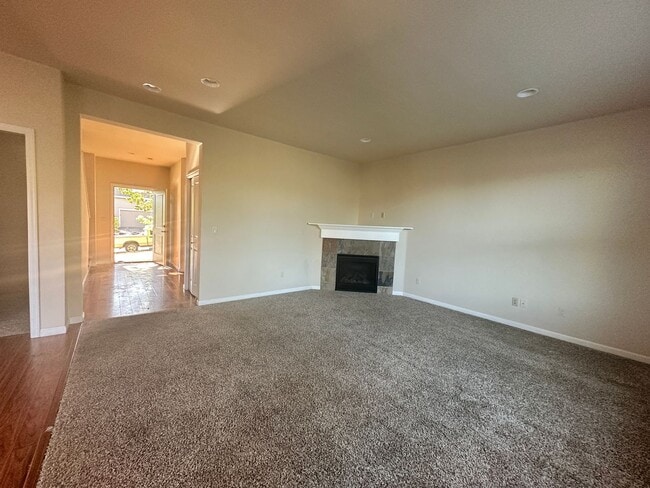 Building Photo - 2687 NW Beehollow Ln