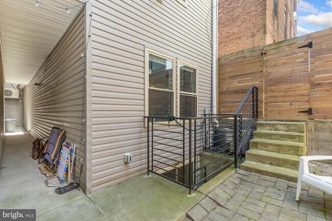 Building Photo - 1431 Poplar St