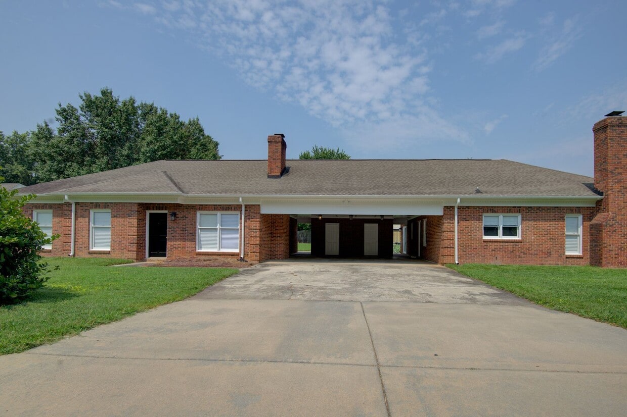 Primary Photo - Your Ideal Rental Home Awaits: 3 Beds | 2 ...