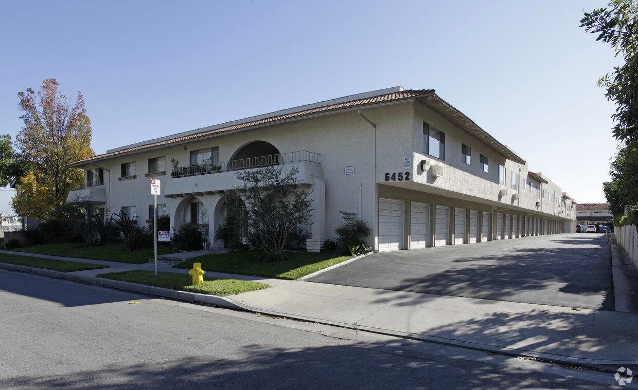 Primary Photo - La Paloma Apartments