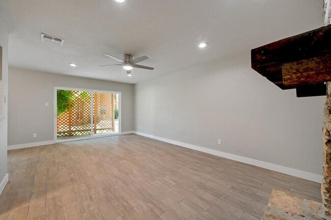 Building Photo - 10 Cypress Fairway Village