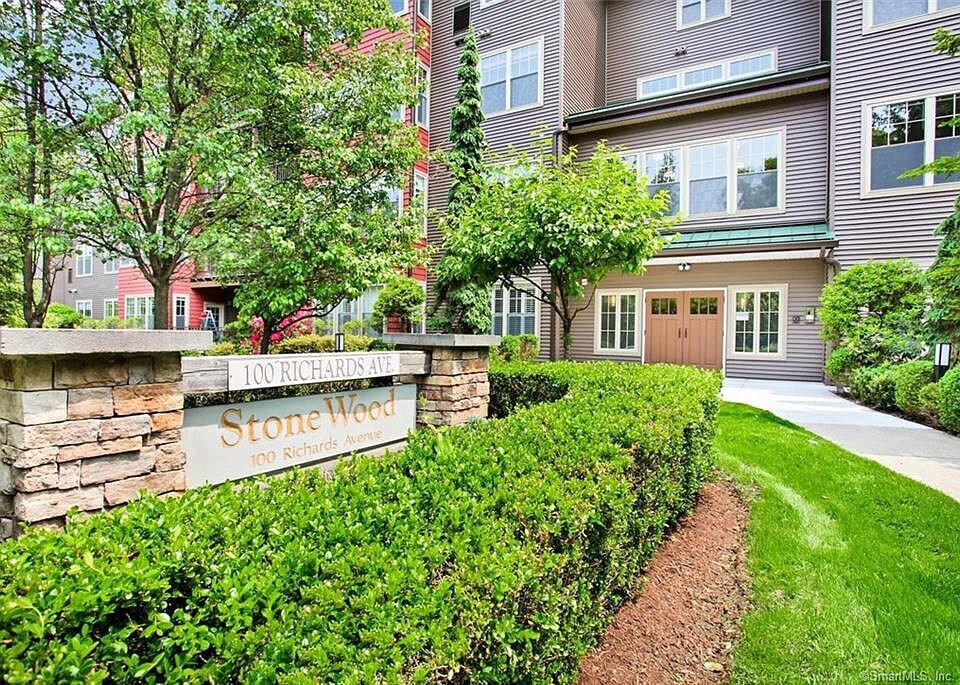 Stonewood Condominiums Apartments in Norwalk, CT